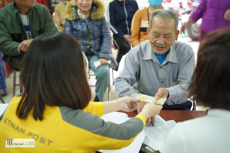 Nghỉ hưu - Người đang làm việc tại doanh nghiệp Nghỉ hưu - Người đang làm việc tại doanh nghiệp